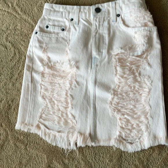 CARMAR denim skirt. - Picture 6 of 12